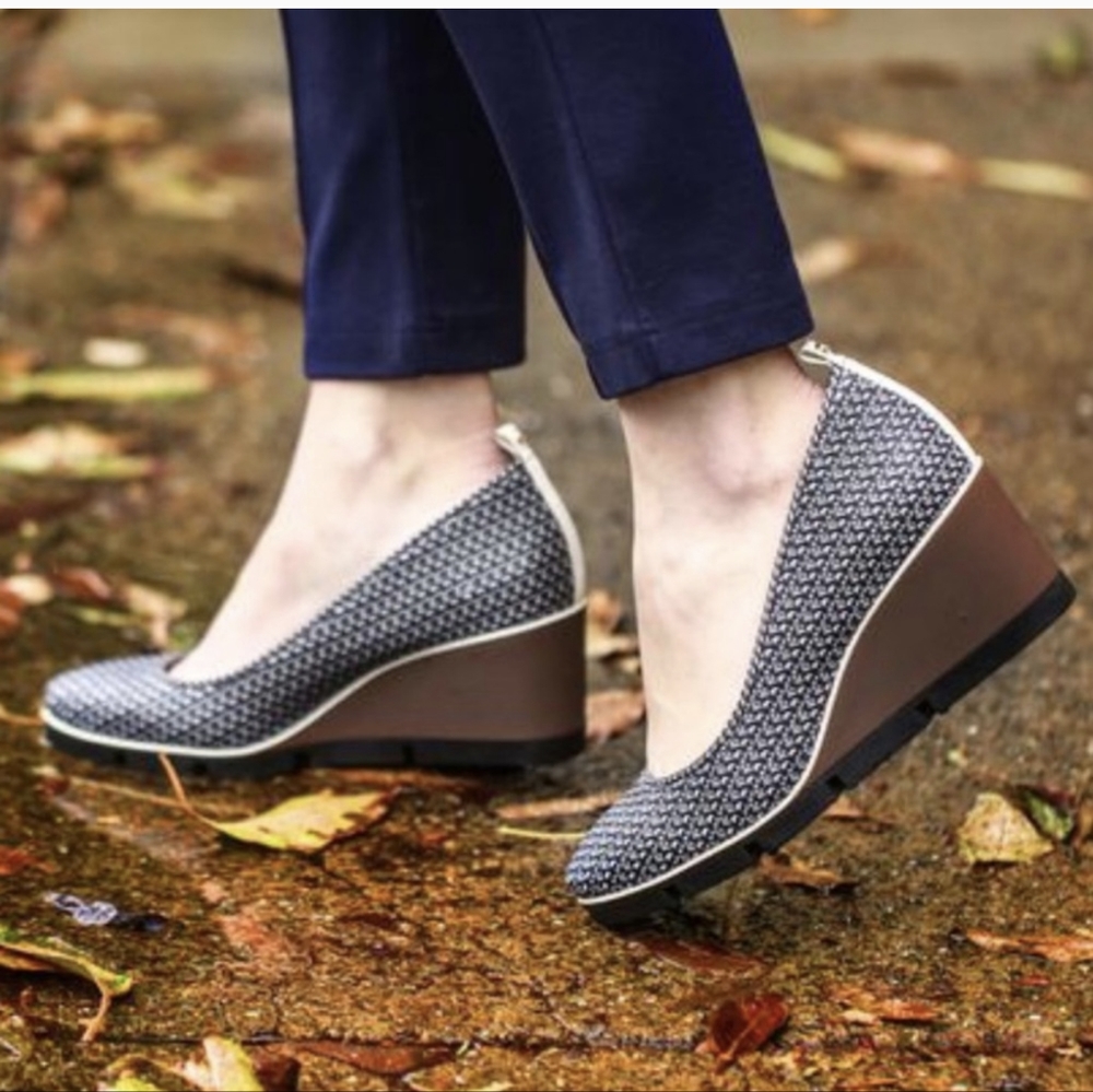 Betabrand All Weather Wedge 6.5 M